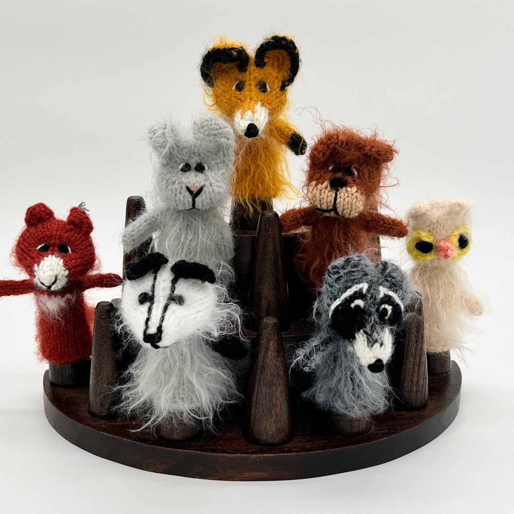✏️HANDMADE WOOL Animal Finger puppets w/ display stand.